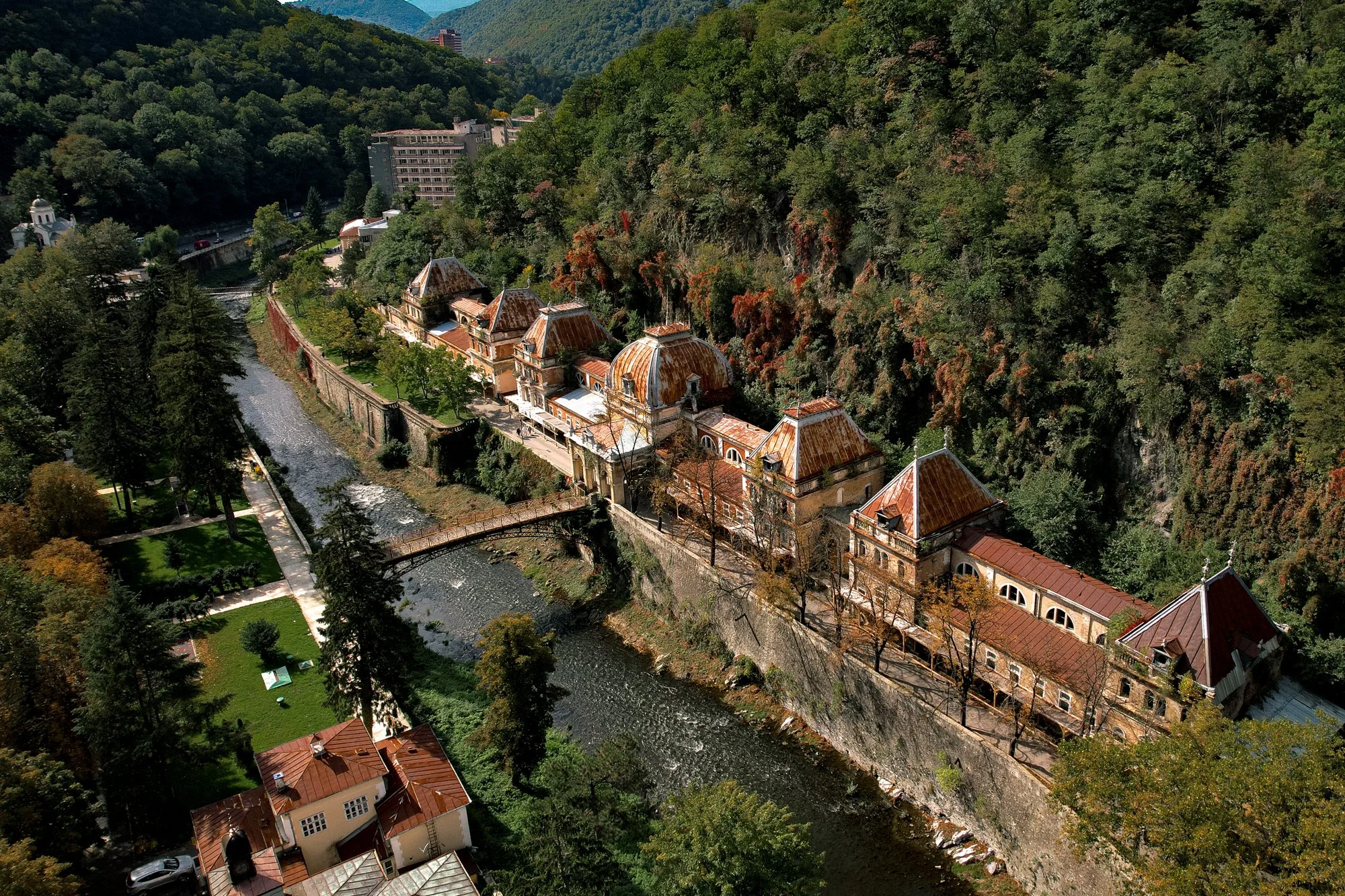 Stațiunea Băile Herculane – izvoarele termale din Banat